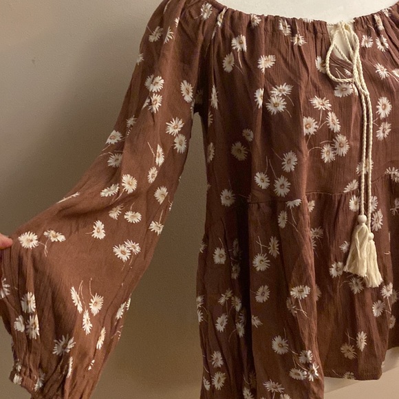 Francesca’s Miami Floral Off-Shoulder Bohemian Blouse - Picture 3 of 12